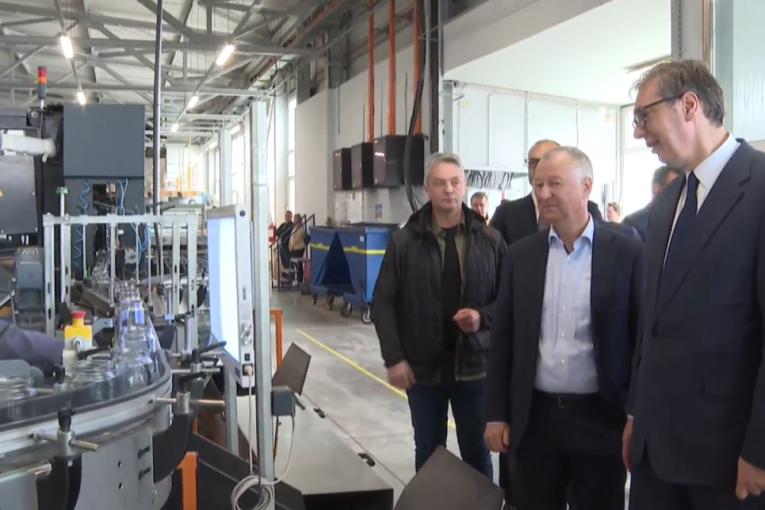 Otvara se pogon kompanije Vaider Srpske fabrike stakla: Prisustvuje Vučić (VIDEO)