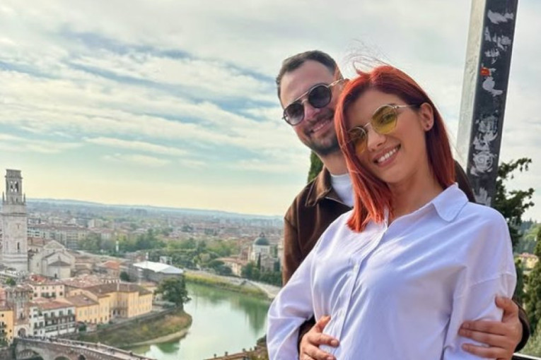 Nekadašnja "ministarka" otkrila lepe vesti: Pevačica u drugom stanju sa kolegom, poznat i pol bebe!