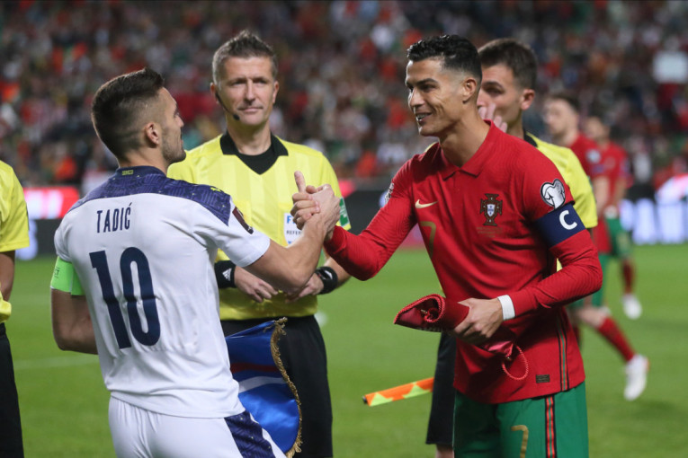 Transfer bomba u najavi! Murinjo se ponudio klubu sa kojim je osvajao trofeje (FOTO)