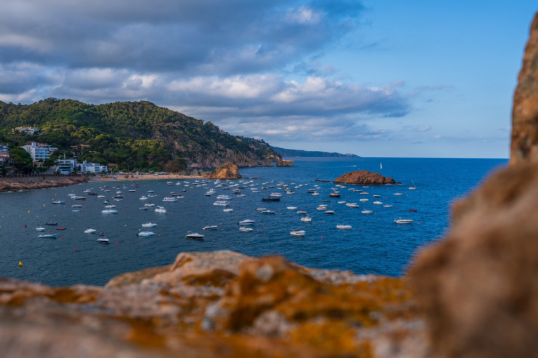Skriveni biser u blizini Barselone: Ova destinacija nudi more i plaže koje su idealne za savršen odmor iz snova (FOTO)