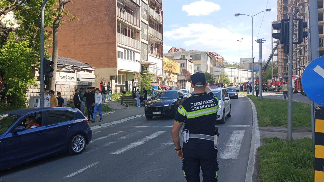 Prve slike iz grotla požara u "Victory garden": Sve u dimu, vatra na zadnjem spratu (FOTO/VIDEO)