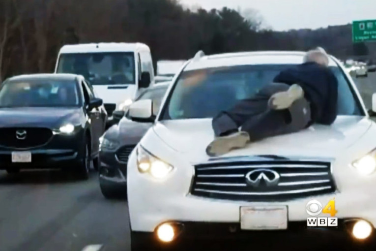 Užas na Karaburmi: Devojka (19) kolima pokosila muškarca posle svađe, nosila ga na haubi!