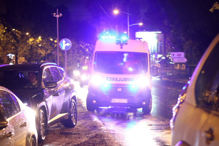 Preminula devojčica (5) koju je udario auto na trotoaru u Kraljevu: Bratu se bore za život