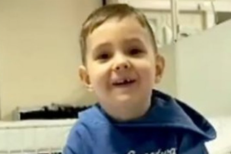 Balša vodi tešku bitku: Za početak lečenja u Francuskoj potrebno 245.000 evra!