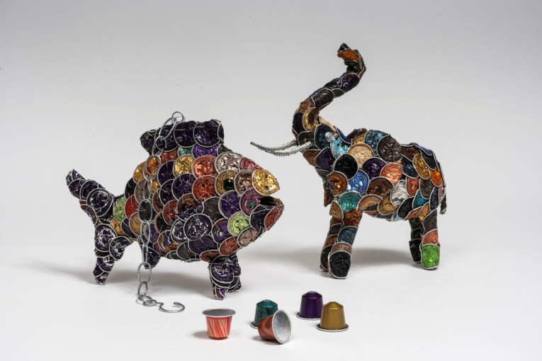 Nećete verovati šta sve ljudi prave od otpada: Dobar razlog da posetite novu izložbu u Muzeju afričke umetnosti (FOTO)