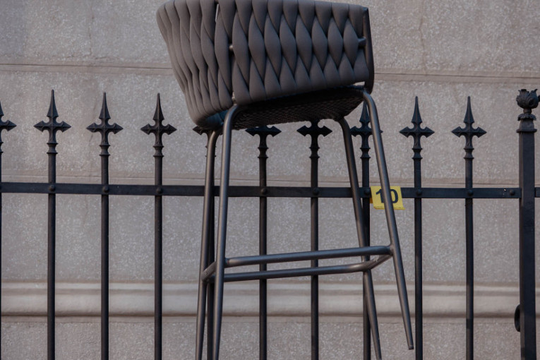 Povampireni ustaški vandalizam: U Zagrebu gađao crkvu stolicama, razbio vitraž star 100 godina! (FOTO)