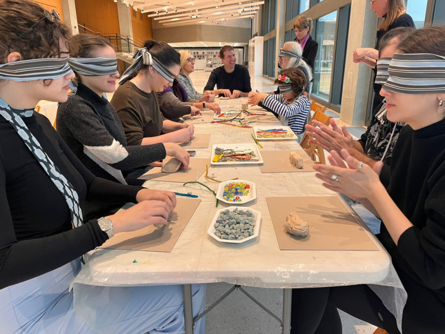 Zatvorite oči i zaronite u dubinu plavog neba i svetlost Meseca: Inkulzivna radionica u Muzeju savremene umetnosti