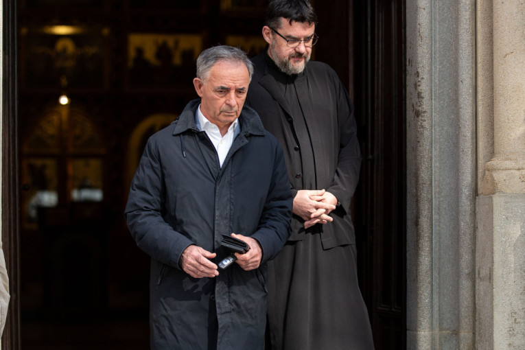 Povampireni ustaški vandalizam: U Zagrebu gađao crkvu stolicama, razbio vitraž star 100 godina! (FOTO)