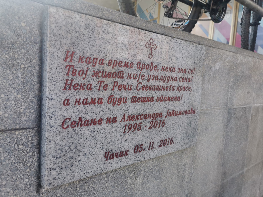 Uboden nožem u srce u centru grada, izdahnuo na klupi: Deset godina od tragedije koja je pogodila Čačak (FOTO)