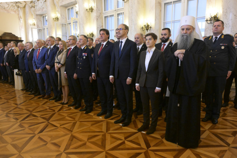 Svečani prijem za Dan Vojske: Državni vrh i patrijarh Porfirije uz poruku o jačanju odbrane i stabilnosti (FOTO/VIDEO)