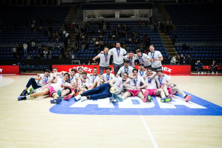 Megini juniori razbili Crvenu zvezdu: Sa +42 osvojili titulu (FOTO)
