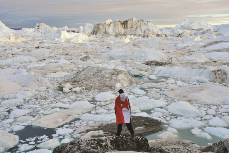 Prekinuta mladost, egzil i krik onih koji ovde nisu dočekali bolji život: Izložba „Less Sound(less)“ Dragana Vojvodića