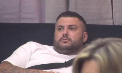 Asmin napustio Elitu, a evo šta je rekao o incidentu sa Majom i zubu koji mu je izbila!