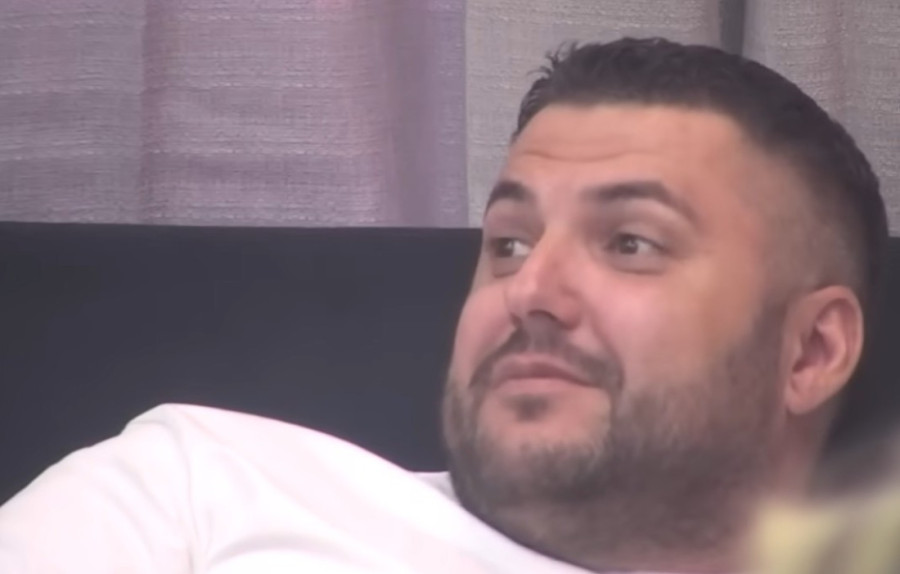 Asmin udario na Stanijinog brata - zbog kose i obrva! Starleta vrištala: "Klošaru, ima elopeciju zbog rata!"