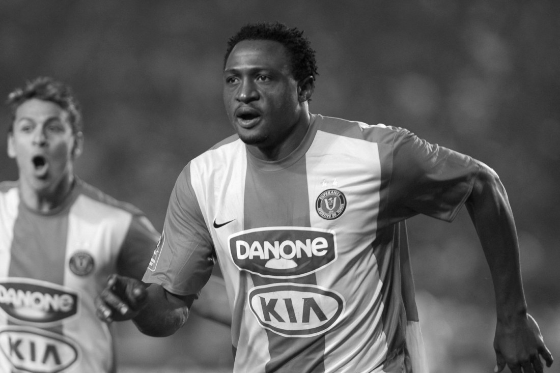 Bivši napadač Bešiktaša i Nigerije preminuo na treningu!