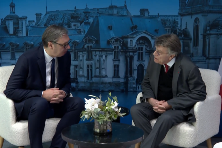 Predsednik Vučić se sastao sa Monbrijalom u Šantiliju