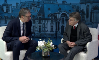 Predsednik Vučić se sastao sa Monbrijalom u Šantiliju