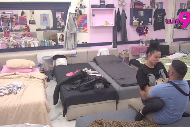 Šok otkriće na estradi: Pevačica godinama živela pored rodbine, a nisu znali da su u srodstvu!