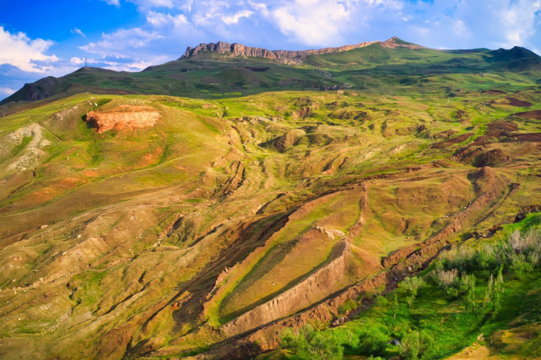Nojeva barka ili obično brdo? Arheolozi tvrde da su našli drevni brod, geolozi im se smeju