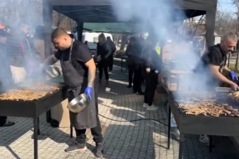 Komšijski specijalitet: Festival svinjskih ušiju okuplja hiljade ljubitelja delikatesa (VIDEO)