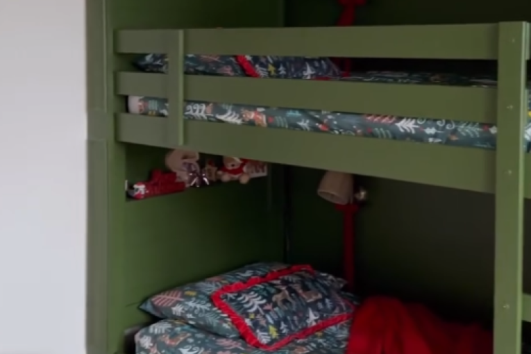 Snalažljiva mama je od starih kreveta kupljenih na Fejsbuku napravila čudo od dečije sobe (VIDEO)