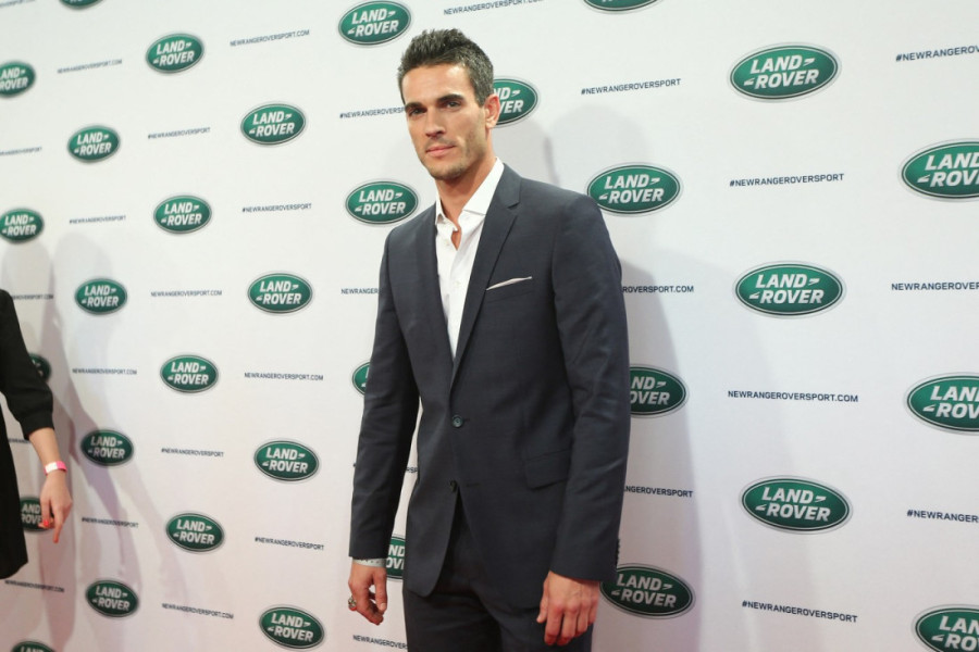 "Skinula mi je gaće pred svima i pokazivala moj polni organ": Maneken opleo po poznatoj pevačici!