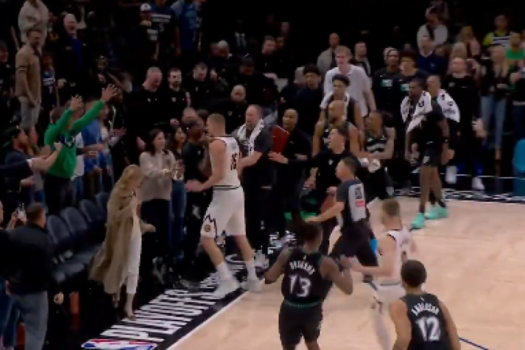 Jokić izgubio živce zbog nesportskog poteza: Nikola nasrnuo na igrača Minesote, pa zaradio isključenje! (VIDEO)