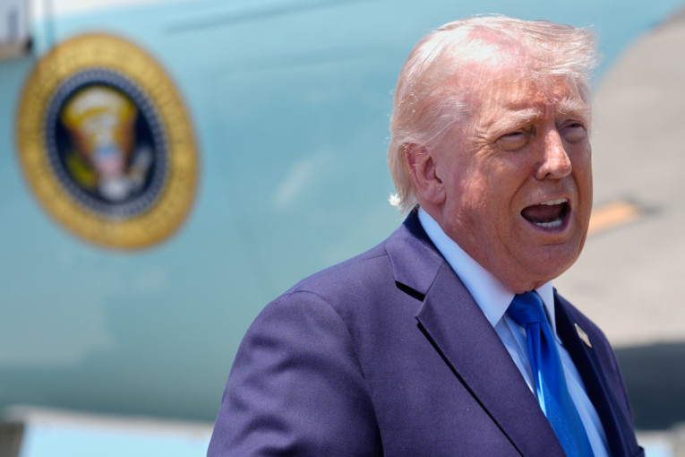 Šta je Melanija šapnula Trampu u sekundi haosa? Njena reakcija nakon pucnja obišla je svet (FOTO/VIDEO)