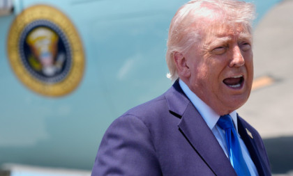 Neće ga zaustaviti pucnjava: Tramp poslao brutalnu poruku o ratu u Iranu