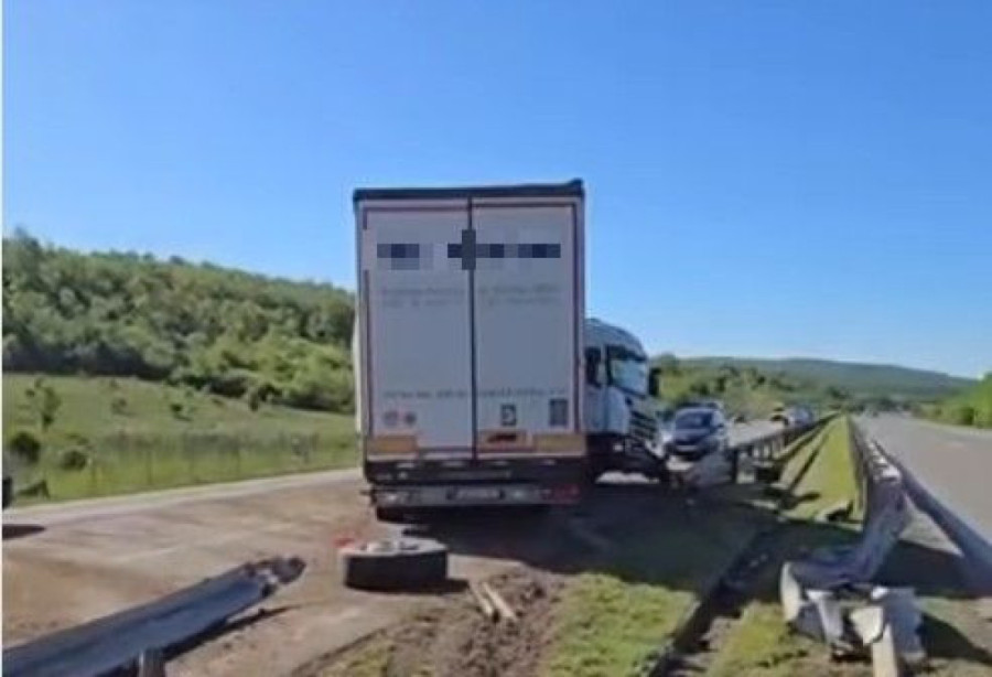 Pakao u Novom Sadu! Crni dim kulja iz stana, vatrogasci na terenu! (VIDEO)