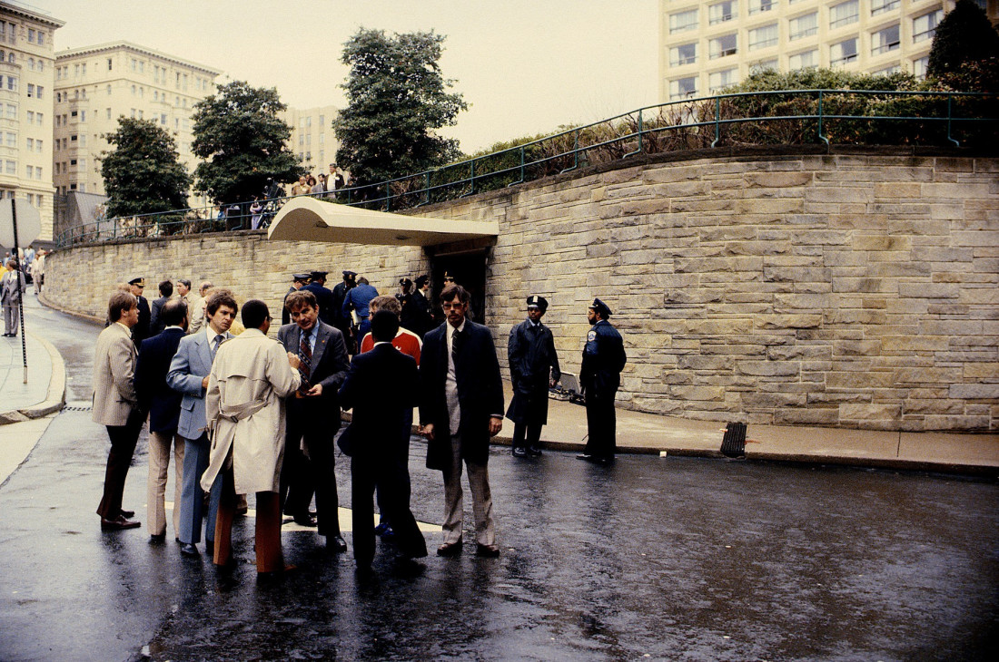 Krvava istorija hotela gde je pucano tokom Trampove večere: Pre 45 godina već pokušan atentat! (FOTO/VIDEO)