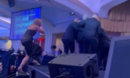 Kenedi, gde ti je žena?! Haos u kadru: Ministar beži sa telohraniteljima, njegova supruga sama trči za njima u štiklama! (VIDEO)