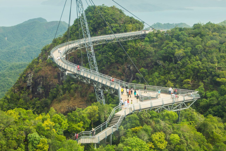 Most koji ne vodi nikuda: Ovakvo čudo od građevine viđa se samo jednom (FOTO)
