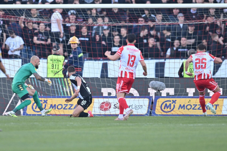 Crvena zvezda - Partizan: Eraković za 1:0, crveno-beli nastavljaju sa napadima (FOTO/VIDEO)