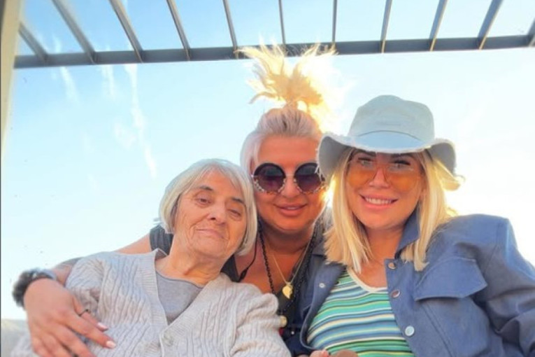Trudna Dea Đurđević se fotkala sa majkom i bakom: "Ženski rodoslov"