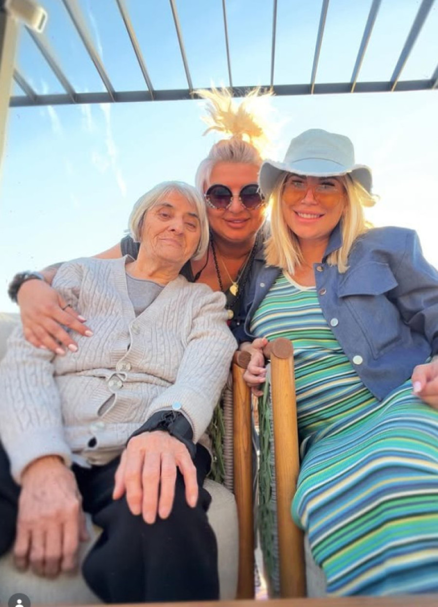 Trudna Dea Đurđević se fotkala sa majkom i bakom: "Ženski rodoslov"