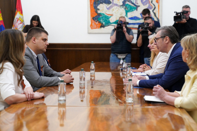 Završene konsultacije kod predsednika: Vučić razgovarao sa SPO i SRS!