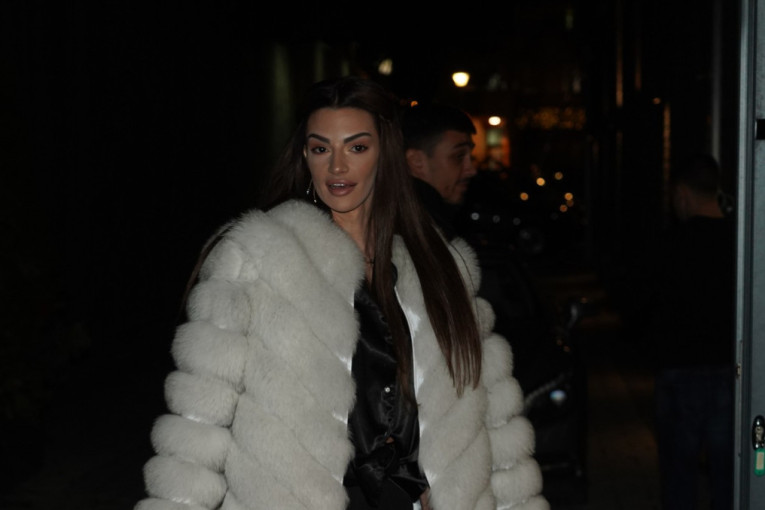 "Ruke k sebi klošari, dobićete po p***i!" Tara Simov se obračunala sa muškarcem u klubu: Bićete modri kao danas!