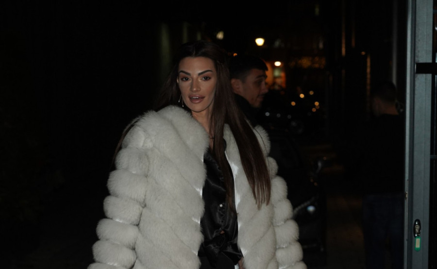 Gala proslava rođendana Seke Aleksić! Pomešala crnu i zlatnu, prekrstila se, pa oduvala svećice! (FOTO)