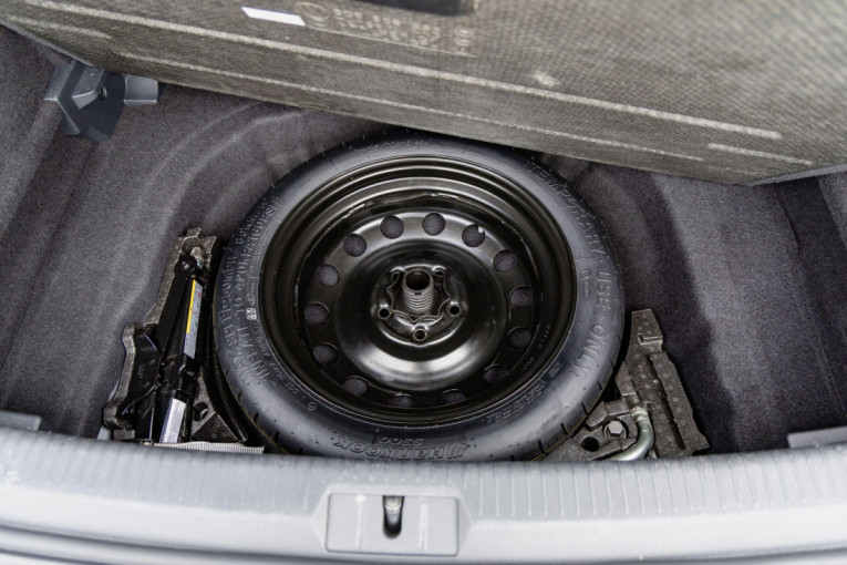 Set za popravku ili rezervna guma: Stručnjaci otkrivaju šta je sigurnije