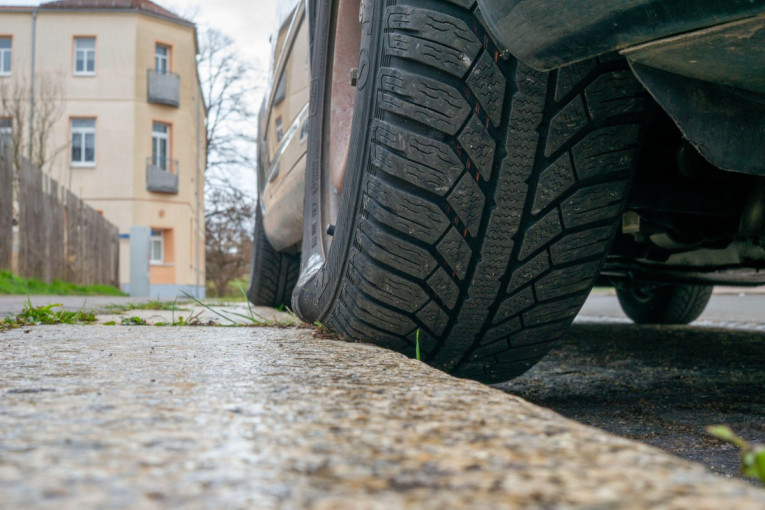 Set za popravku ili rezervna guma: Stručnjaci otkrivaju šta je sigurnije