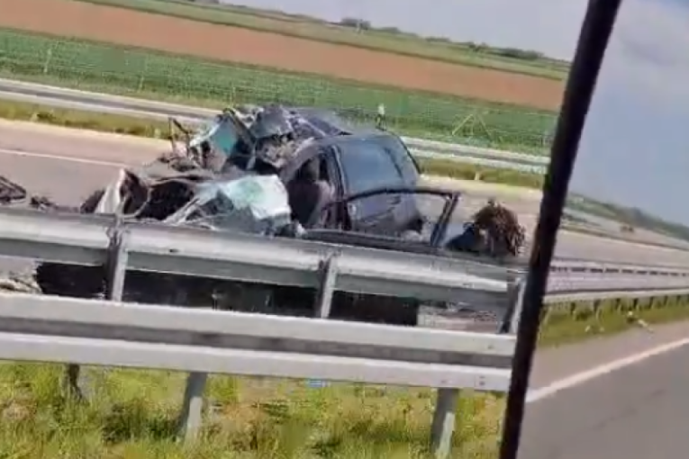 Jezivo upozorenje pre nesreće na auto-putu: Pazite se, čovek vozi 130 na sat! Prvi snimak sa lica mesta (VIDEO)