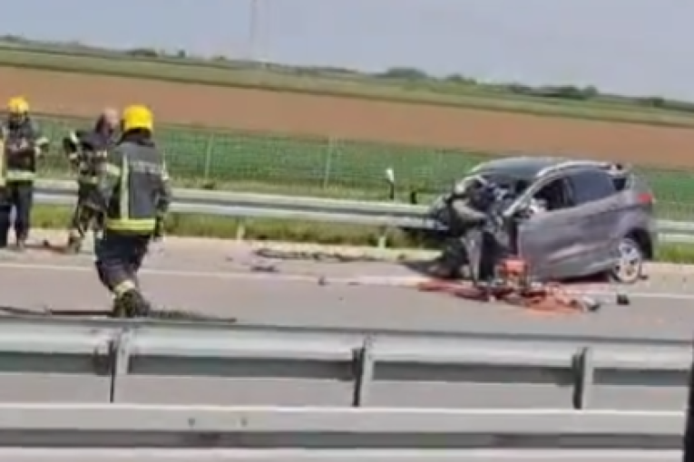 Od ratnog zvona do meda: Šta su jedan drugome poklonili kralj Čarls i Tramp (FOTO)