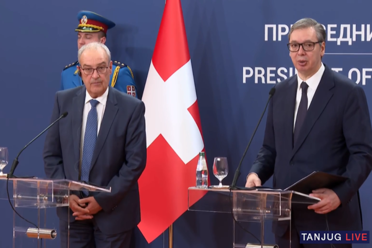 Predsednik Vučić se zahvalio na dobroj saradnji, obraća se Parmelen (FOTO/VIDEO)