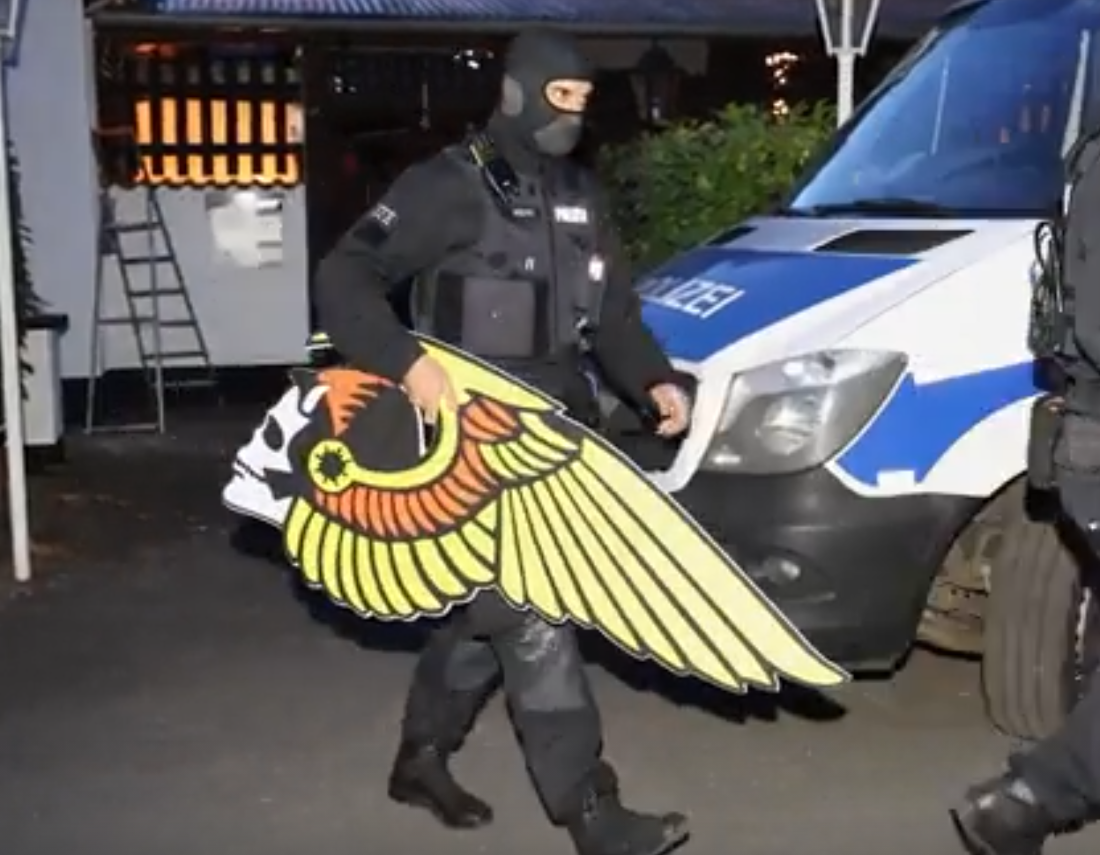 Racije u 50 objekata, 1.200 policajaca, psi i oklopna vozila! Policija razbija "Anđele pakla" (FOTO)