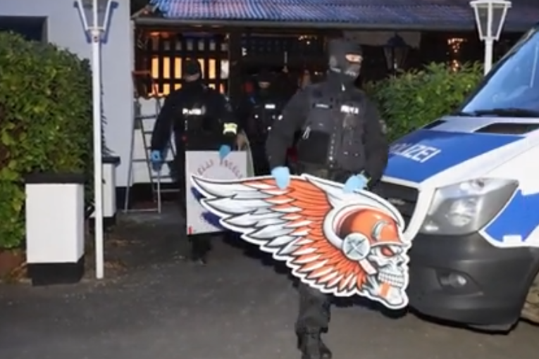 Racije u 50 objekata, 1.200 policajaca, psi i oklopna vozila! Policija razbija "Anđele pakla"