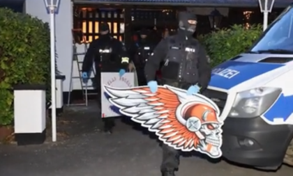 Racije u 50 objekata, 1.200 policajaca, psi i oklopna vozila! Policija razbija "Anđele pakla" (FOTO)