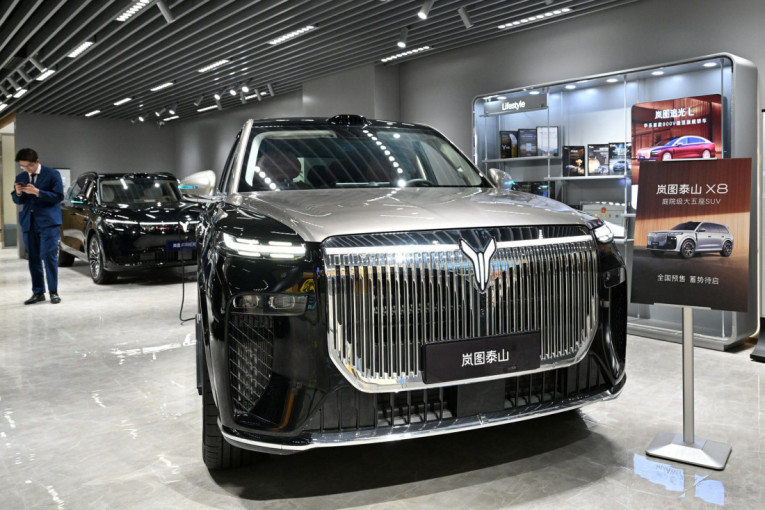 Napravio je totalni haos na tržištu za samo 20 sati: Kineski SUV ima i sedišta koja se pretvaraju u krevet (FOTO)