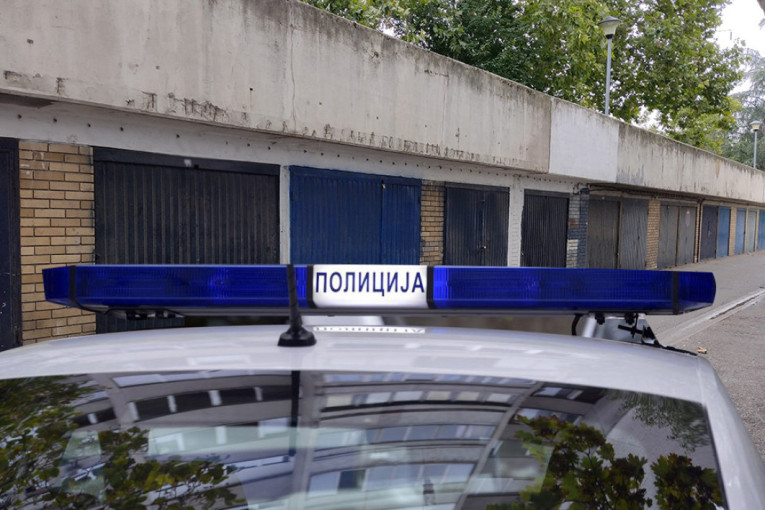 Telo muškarca pronađeno ispred garaže u Beogradu: Sumnja se da je ubijen!