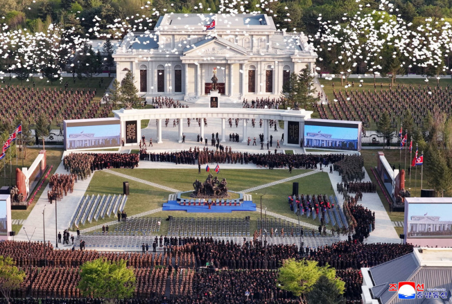 Čitač sa usana otkrio šta je Tramp pričao kralju Čarlsu: Ako uradi ono što mi je rekao, zbrisaće celu populaciju (VIDEO/FOTO)